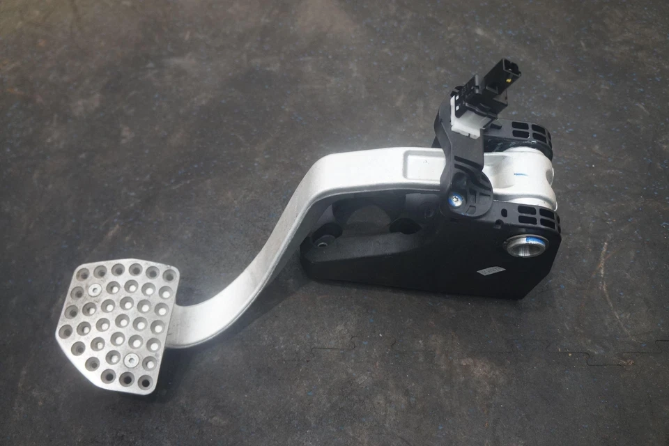 Suporte de pedal de freio conjunto de placa de montagem 261612 261832 fabricante de equipamento original Ferrari FF 2014 - Imagem 2 de 3