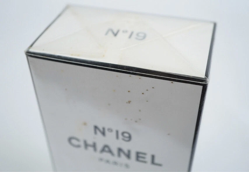 Chanel No. 19 Parfum Rechargeable Refillable spray 15 ml 0.5 FL.OZ