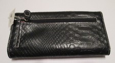 CARTERA Liz Claiborne serpiente simulada negra rosa multifunción ranuras interiores NUEVO