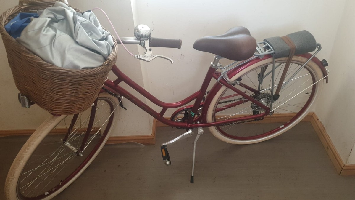 Raleigh Willow Ladies Bike 48cm Cherry Hybrid Bike Nearly