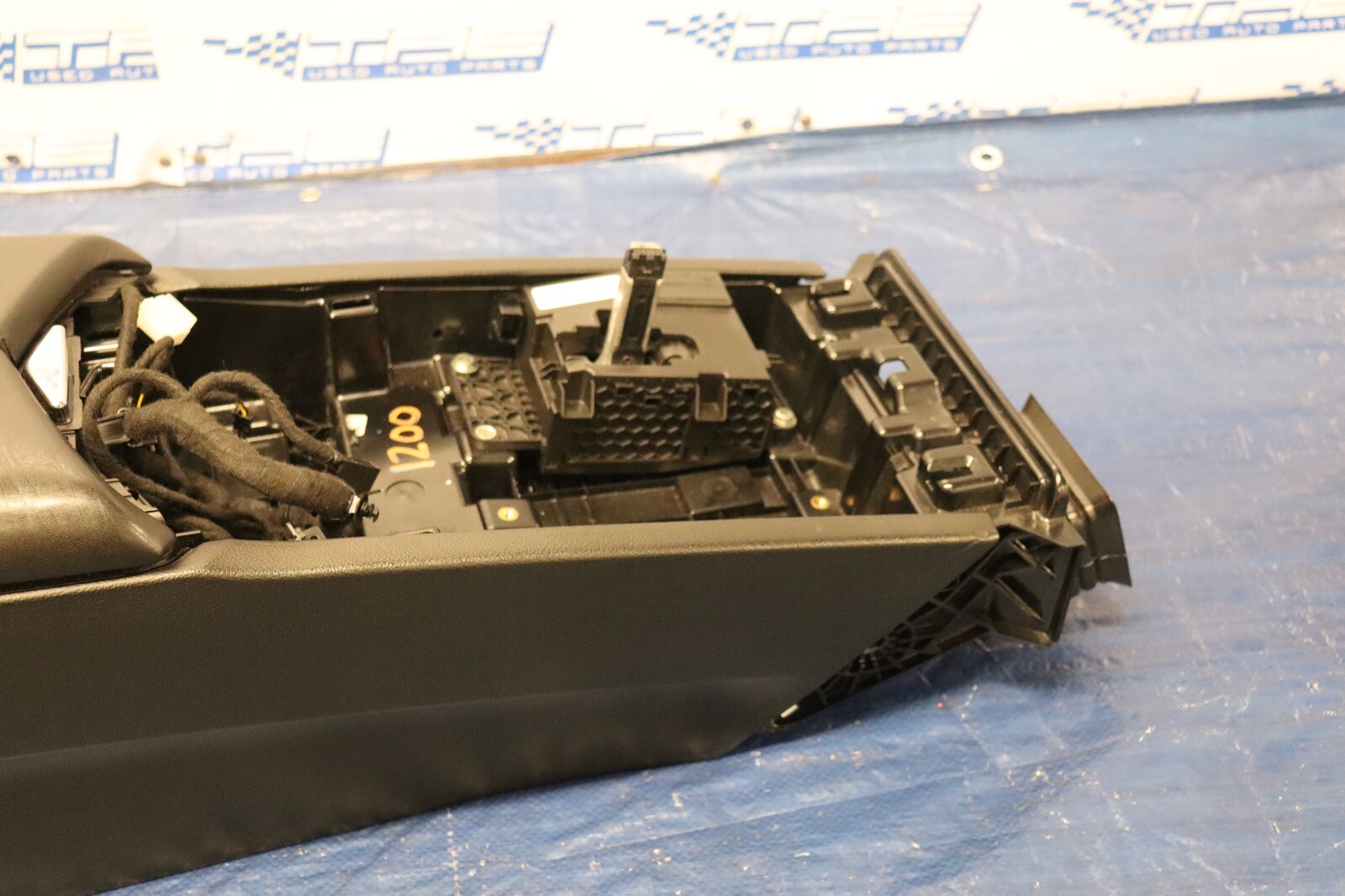 2017 17 MASERATI GHIBLI SEDAN S 3.0L V6 OEM CENTER CONSOLE W ARMREST #1200