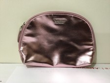 BOLSO DE MAQUILLAJE METÁLICO ROSA VICTORIA'S SECRET