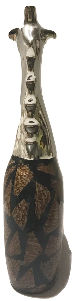 Estatuilla pequeña jirafa con incrustaciones de semillas de caoba de aluminio reciclado Ystilo 6,75" Foto 3 de 4