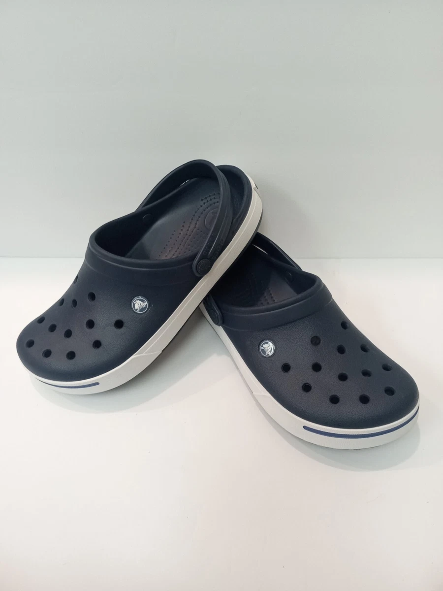 Size 8 outlet in crocs