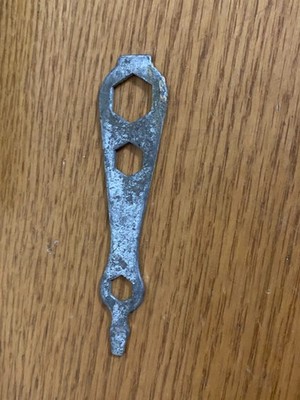 Vintage Meccano Motor Car Constructor Model Part Key VA-41