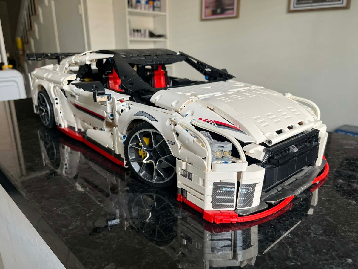 Nissan GT-R Nismo R35 1:8 Scale 4000+ pieces TECHINC KO Style MOC