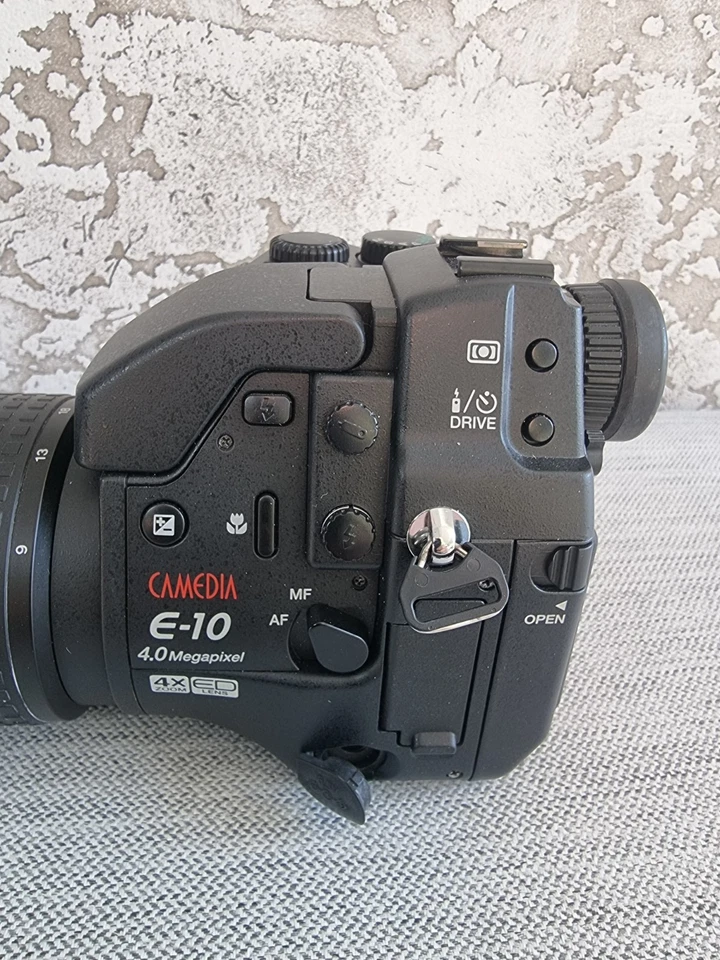 Olympus Camedia E-10 Digitalkamera + 35–140mm Objektiv + Zubehörpaket | SD-Karte - Bild 4 von 4