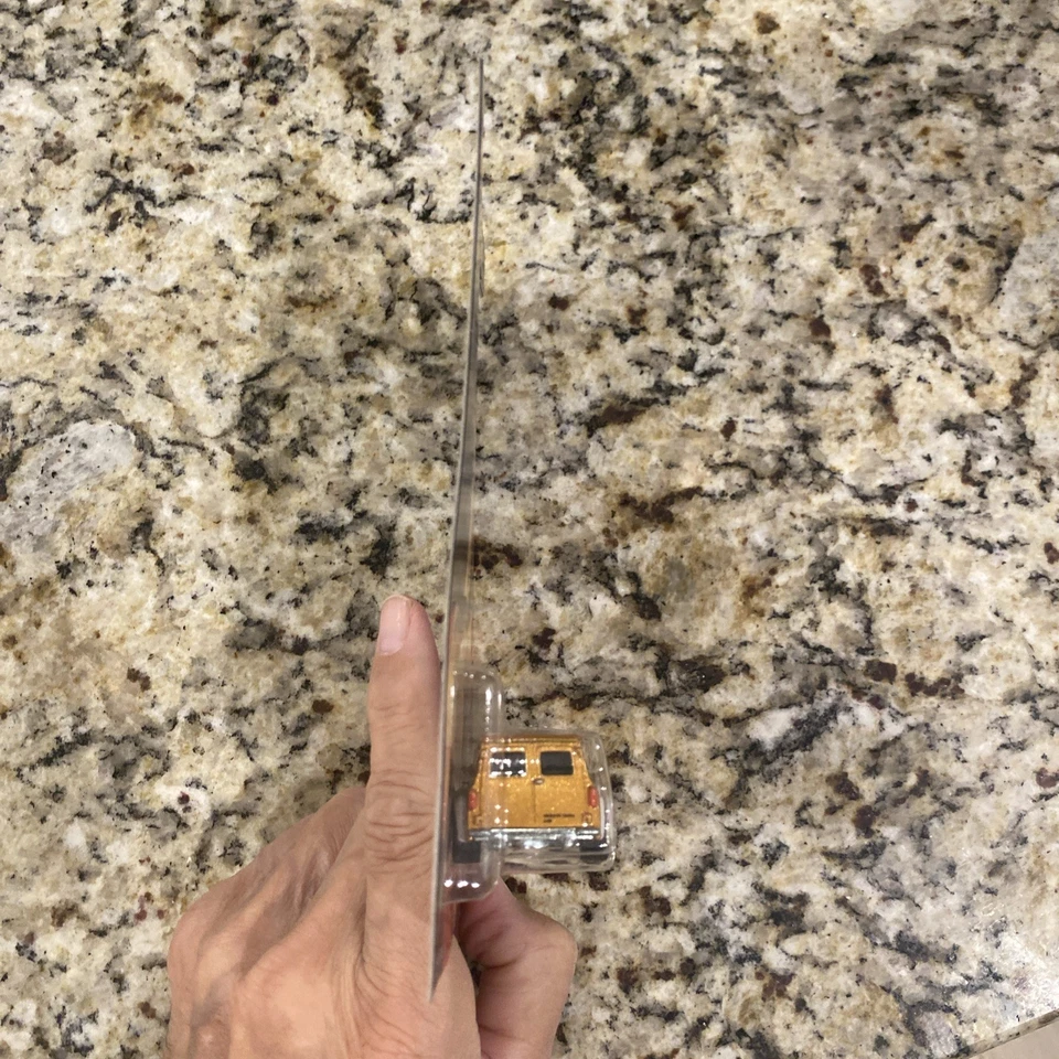 Mini van Austin Gold 2018 Hot Wheels Alex Ross DC Comics- Wonder Woman 4/5 '67 Foto 4 de 4