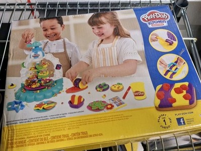Play-Doh Kitchen Creations Spinning Treats Mixer - Hasbro - 3 and Up Box Damaged