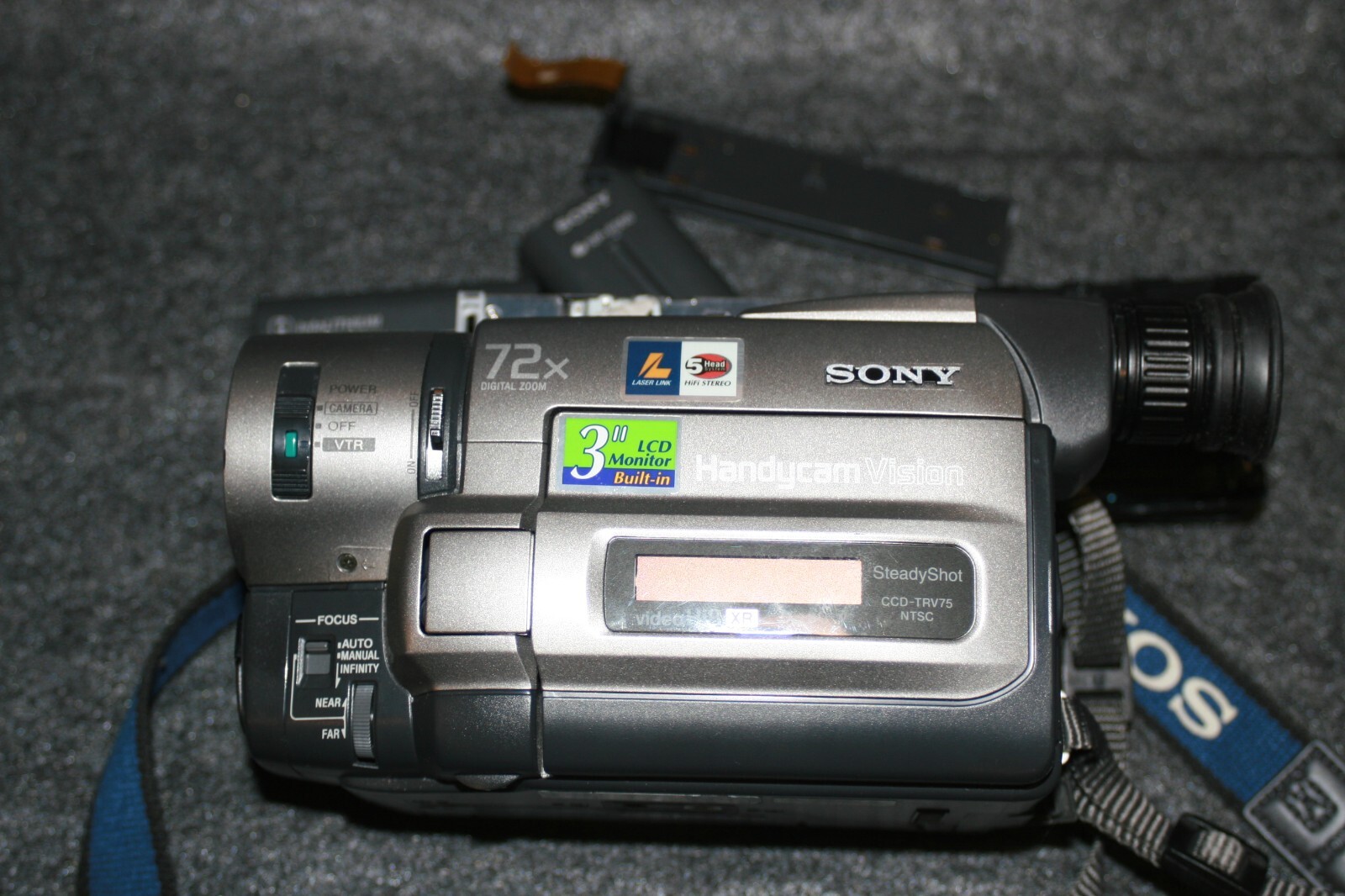 Sony Handycam CCDTRV75 HI8 Tape Camcorder Camera Camcorder Nightshot