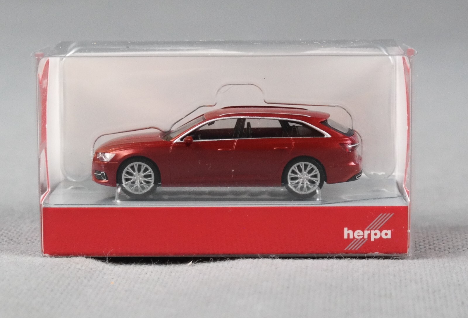 HERPA 430647-005 H0,1:87 Audi A6 Avant, Tangorot Metallic - NEUHEIT 2025!