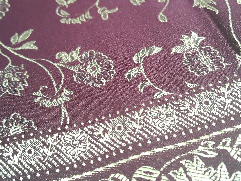 Lote de 3 restos de tela metálica brillante borgoña con textura floral asiática plateada Foto 4 de 4