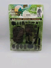 1997 The Ultimate Soldier U.S. Army Special Forces Uniform & Weapons 30300