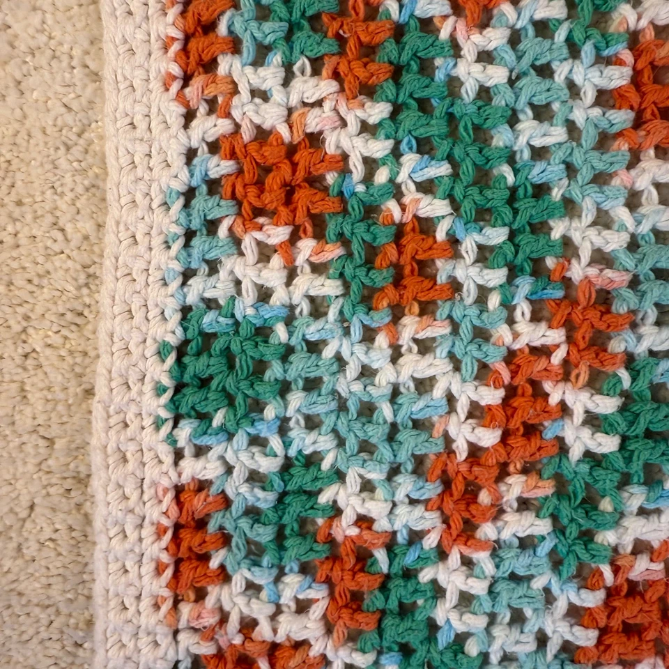 Manta de bebé hecha a mano de ganchillo tejida naranja verde blanco guardería para niños Foto 2 de 3
