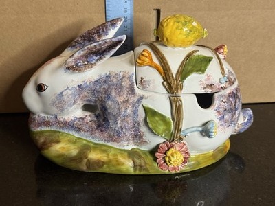 Faience Rabbit Tureen, Italian maiolica, 20th century. 8 1/2 Long