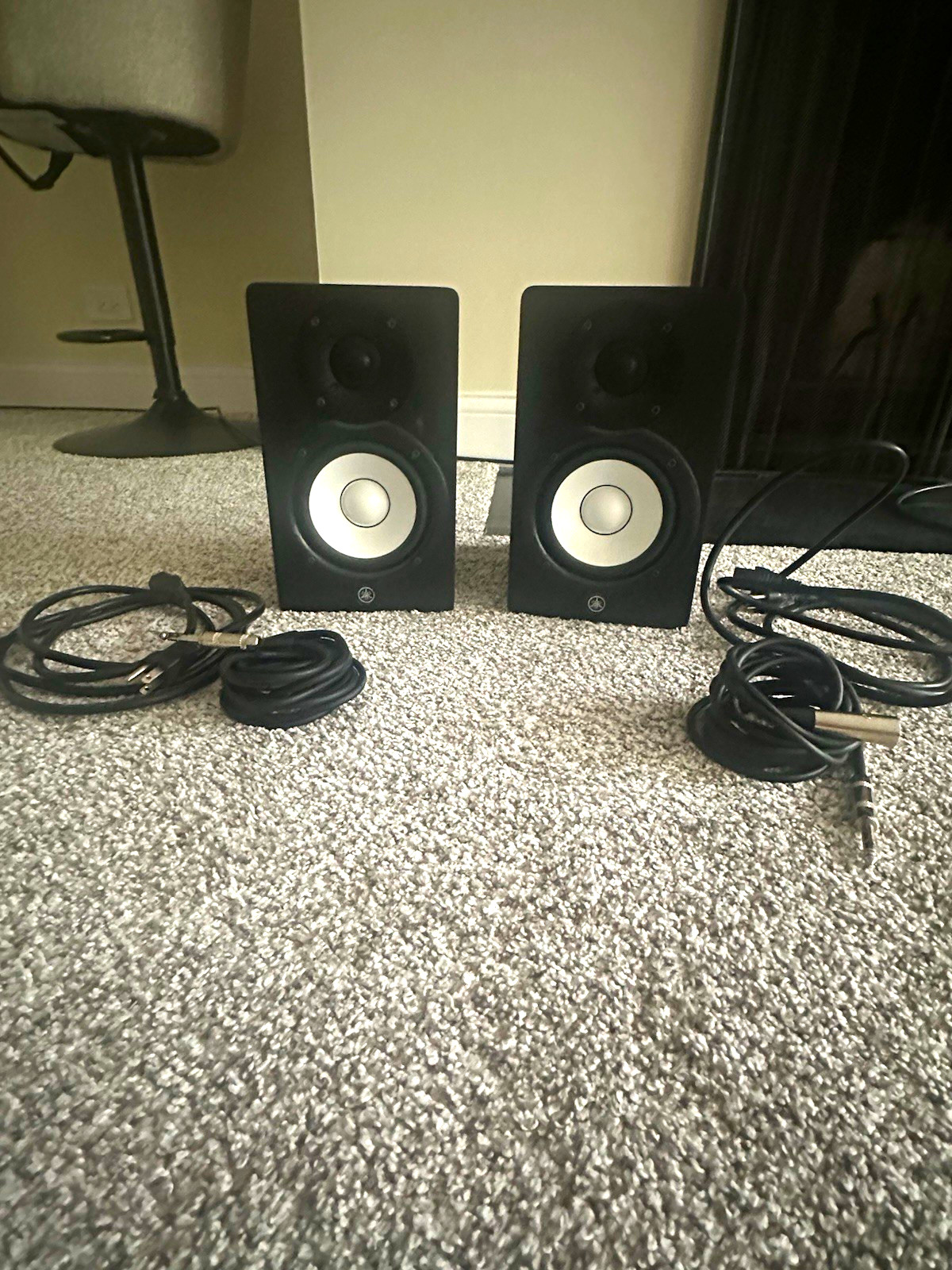 Yamaha HS5 Studio Monitor Pair Black Wired 70W RMS XLR 1/4" TRS Gain