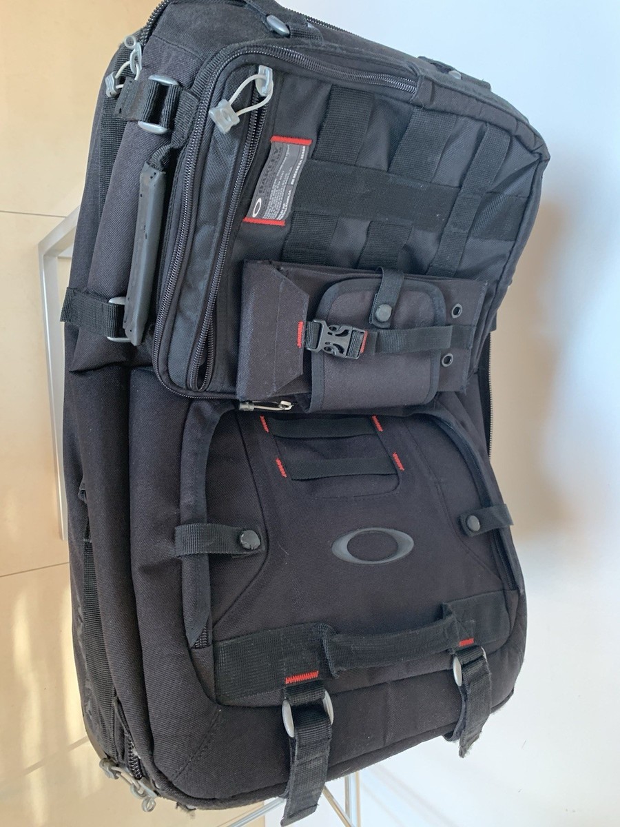 OAKLEY TACTICAL FIELD GEAR AP SUITCASE BLACK ROLLER / Carry On