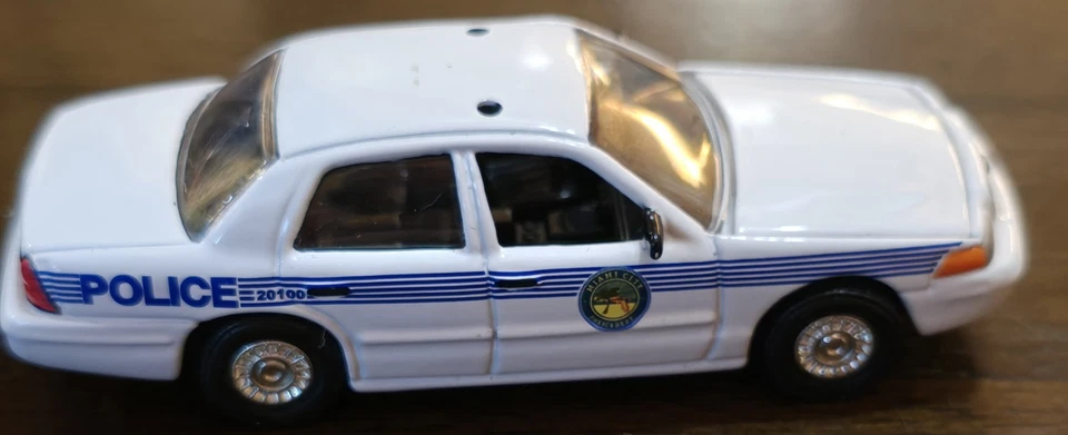 3¼" 1/64 The Fast And The Furious  1999 Miami City Police Crown Victoria Car  - Image 4 of 4