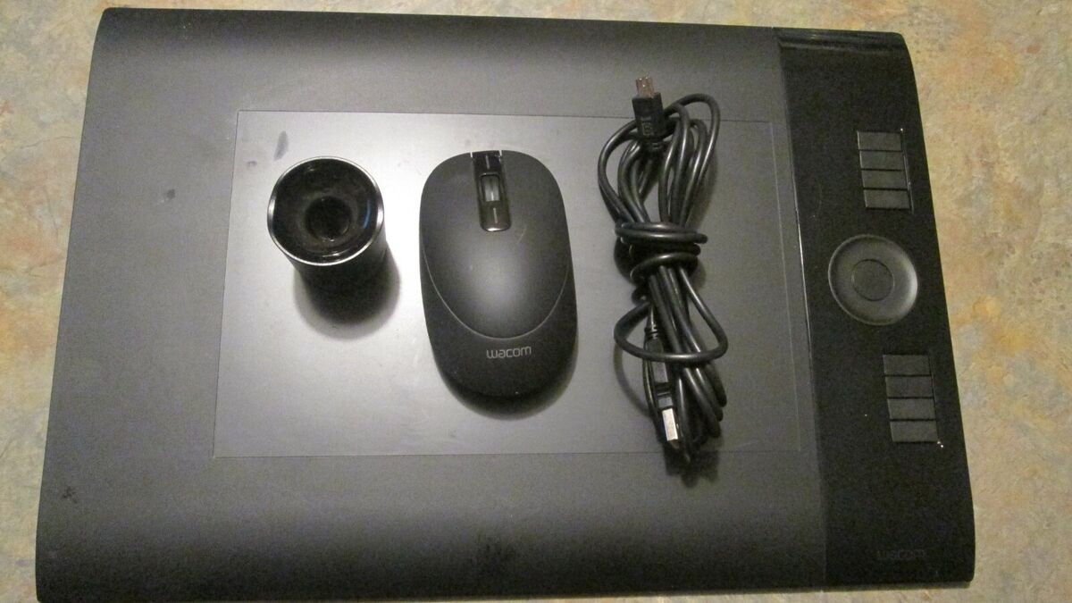 Wacom Intuos 4 PTK-640 Medium Drawing Graphic Tablet W Pen Wacom Intuos 4 PTK-640 Medium Drawing Graphic Tablet W Pen