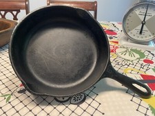 Vintage Cast Iron Skillet 9โ Made in USA #6 Double Pour Spouts