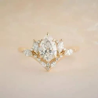 2.20Ct Pear Cut Simulated Diamond Women's Wedding Ring In 14k Yellow Gold Plated