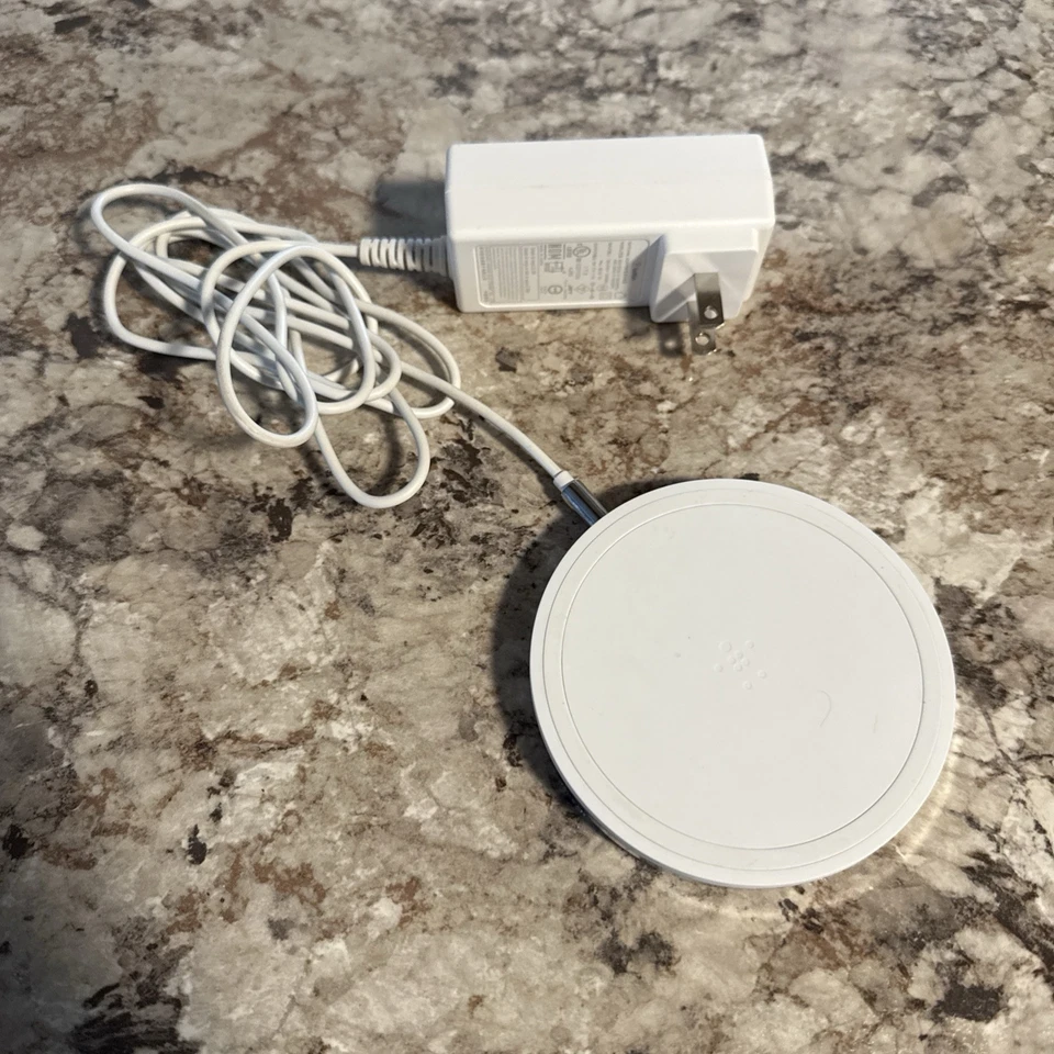 Cargador rápido Belkin inalámbrico Boost Up optimizado para iPhone blanco modelo F7U054 Foto 3 de 4