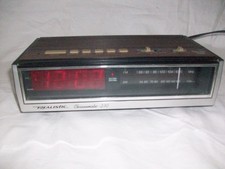 VINTAGE REALISTIC CHROMATIC 230 CLOCK RADIO TESTED WORKS RED NUMBERS