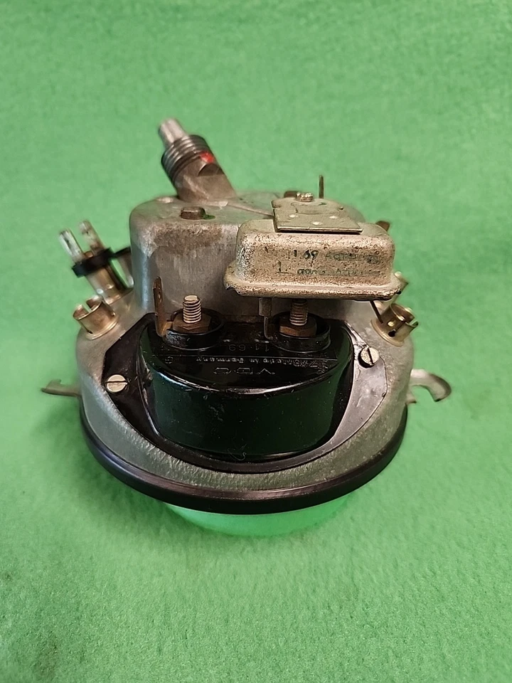 1976 Volkswagen Beetle velocímetro MPH quilômetros 113957013E datado 11/75 VW Bug  - Imagem 3 de 4