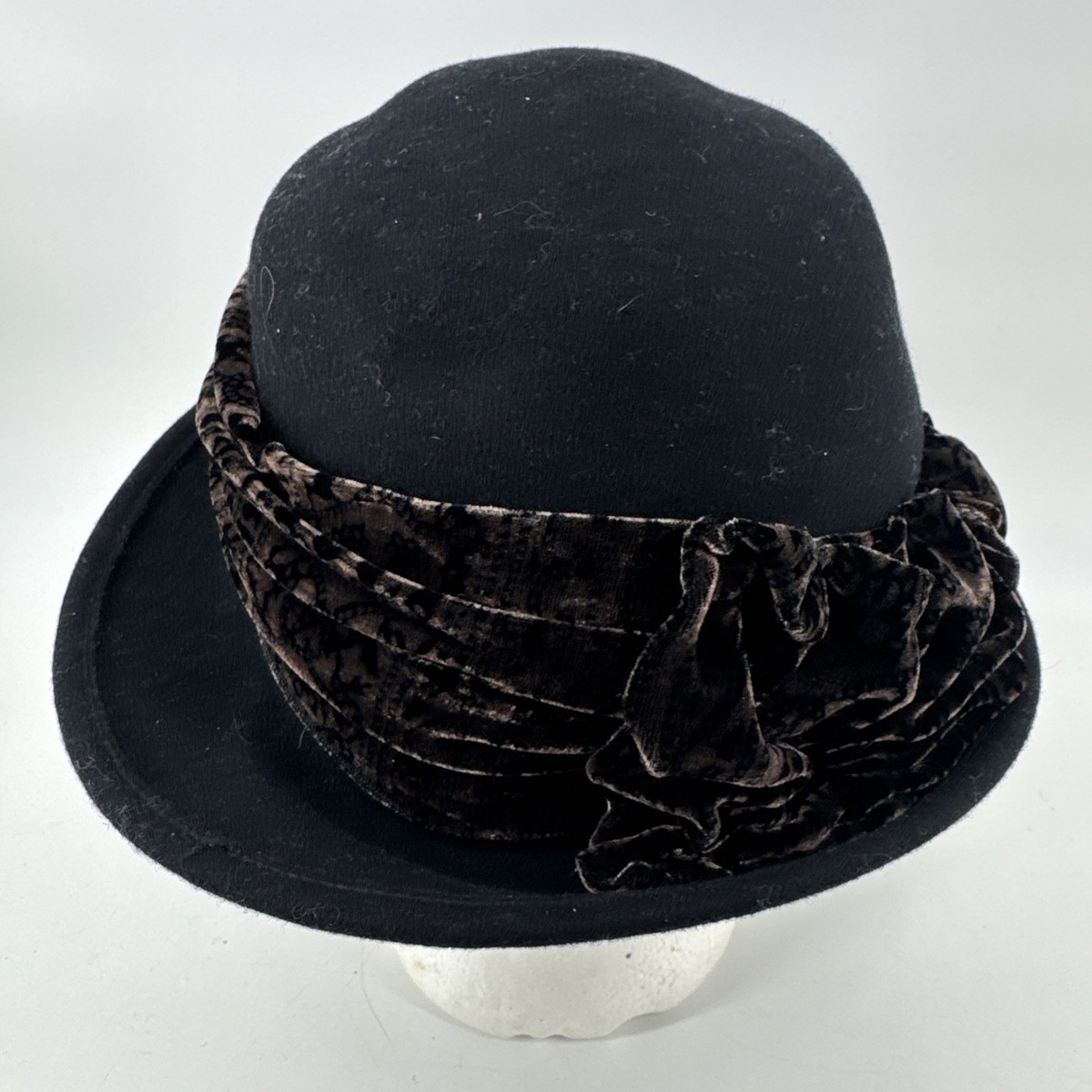 Vintage Louise Green Black Wool Felt Hat Leopard Velvet Floral Embellishment Vintage Louise Green Black Velvet Band Flower Wool Felt  main image 2