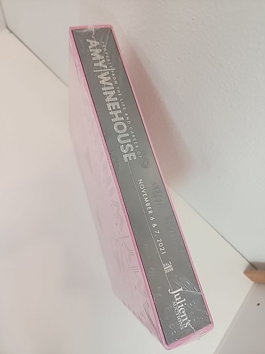 Julien's Auction Property The Life Career Of Amy Winehouse Catalog 2021 Sealed - Picture 2 of 11