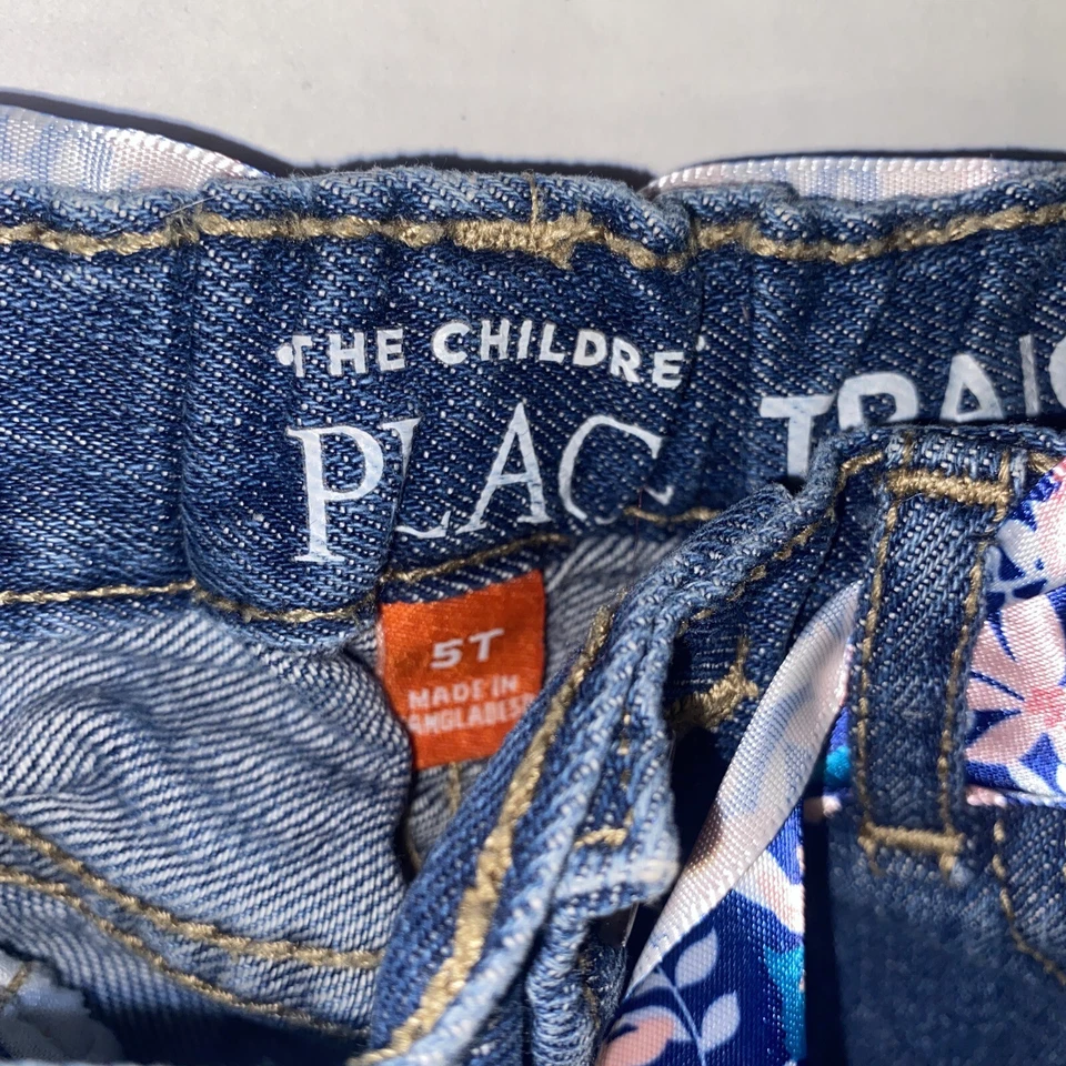 Pantalones de mezclilla The Childrens Place lavado medio 5T con encaje floral Foto 3 de 4