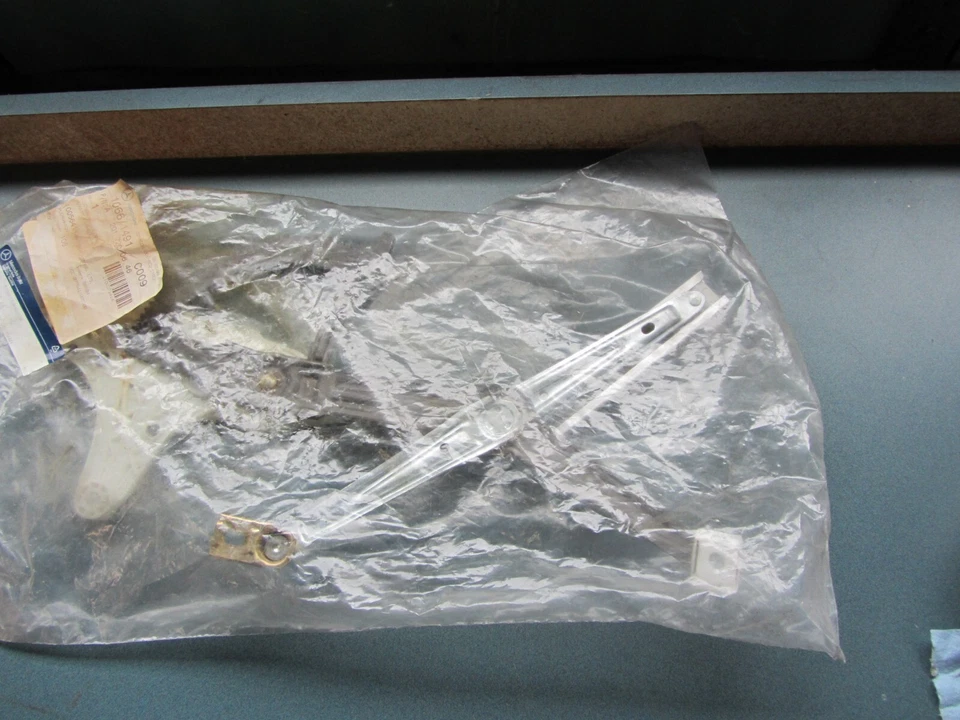 Genuine Mercedes Right Front Window Regulator, 2017200646, read notes. - Изображение 4 из 4