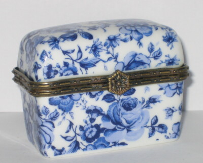 Kästchen Schmuckdose Porzellandose Pillendose Box blau-weiß Rosendekor 6x5x3cm