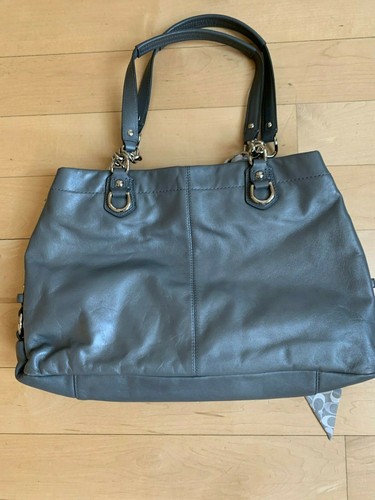 Bolso Coach Gris Plisado Cuero Recogido ""Ashley"" con mini bufanda - Imagen 3 de 10