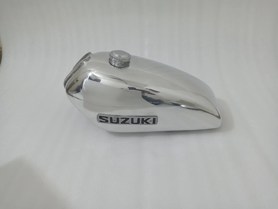 Suzuki TS250 TS 250 1971-76 Aluminio Combustible Gasolina Tanque + Tapa + Insignias |Apto para Foto 2 de 4