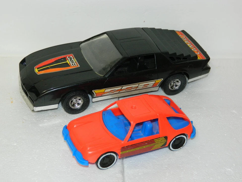 Vintage Plastic Cars Lot: 1980"s PP 1/24 CAMARO Z28 & 1970's AMLOID AMC PACER - Image 2 of 4