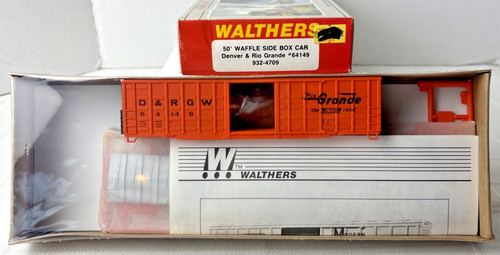 Walthers 932-4709 50' Waffle Side Box Car Kit Denver Rio Grande # DRGW 64149 NUEVO EN CAJA | Zustand: New
