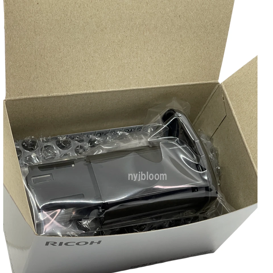 New PENTAX D-BG6 Battery Grip for K1 and K1 Mark II Camera - Image 3 of 4