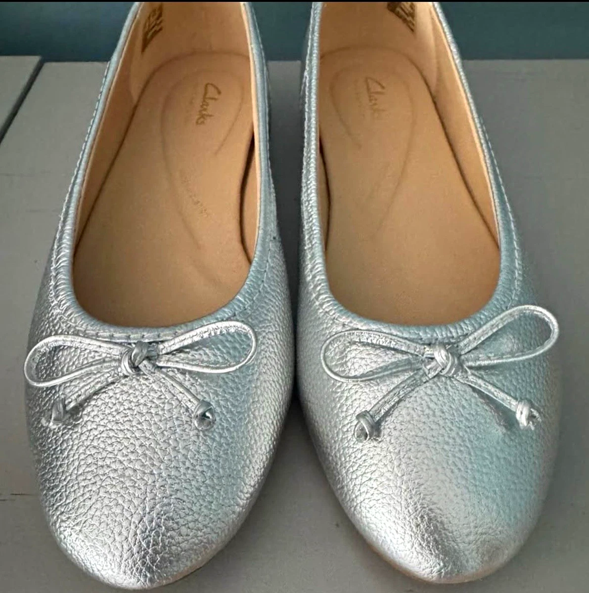 Clarks SIGNATURE シルバー フラットシューズ Clarks Silver Flats for Women for sale | eBay