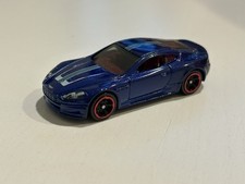 HOT WHEELS : Aston Martin DBS - 1/64