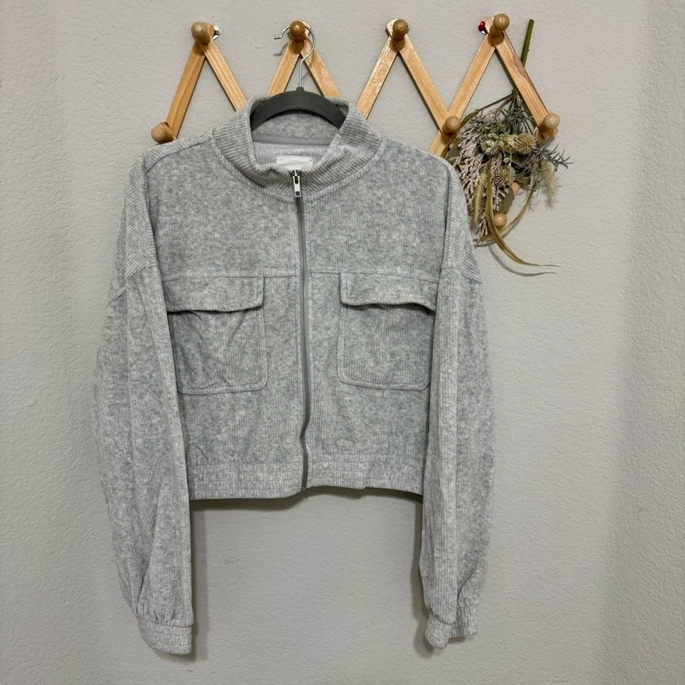 Conjunto chaqueta y pantalones acampanados de terciopelo gris Aerie talla XL Foto 4 de 4