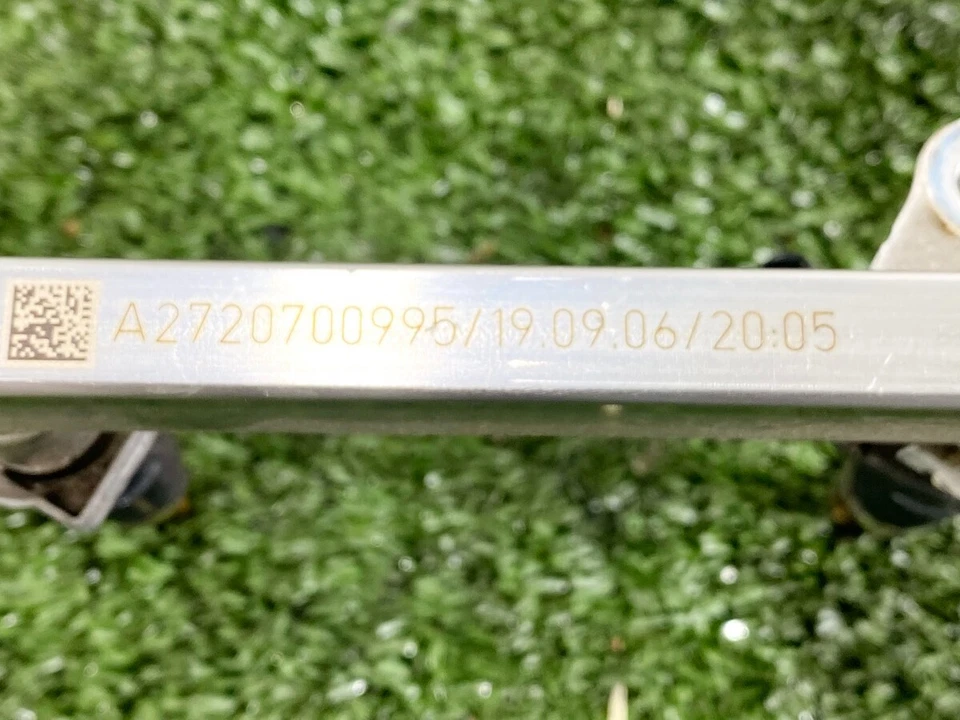 06-13 MERCEDES BENZ R350 C350 RAMPA DE RIEL DE INYECCIÓN DE COMBUSTIBLE CON INYECTORES DE COMBUSTIBLE OEM Foto 3 de 3