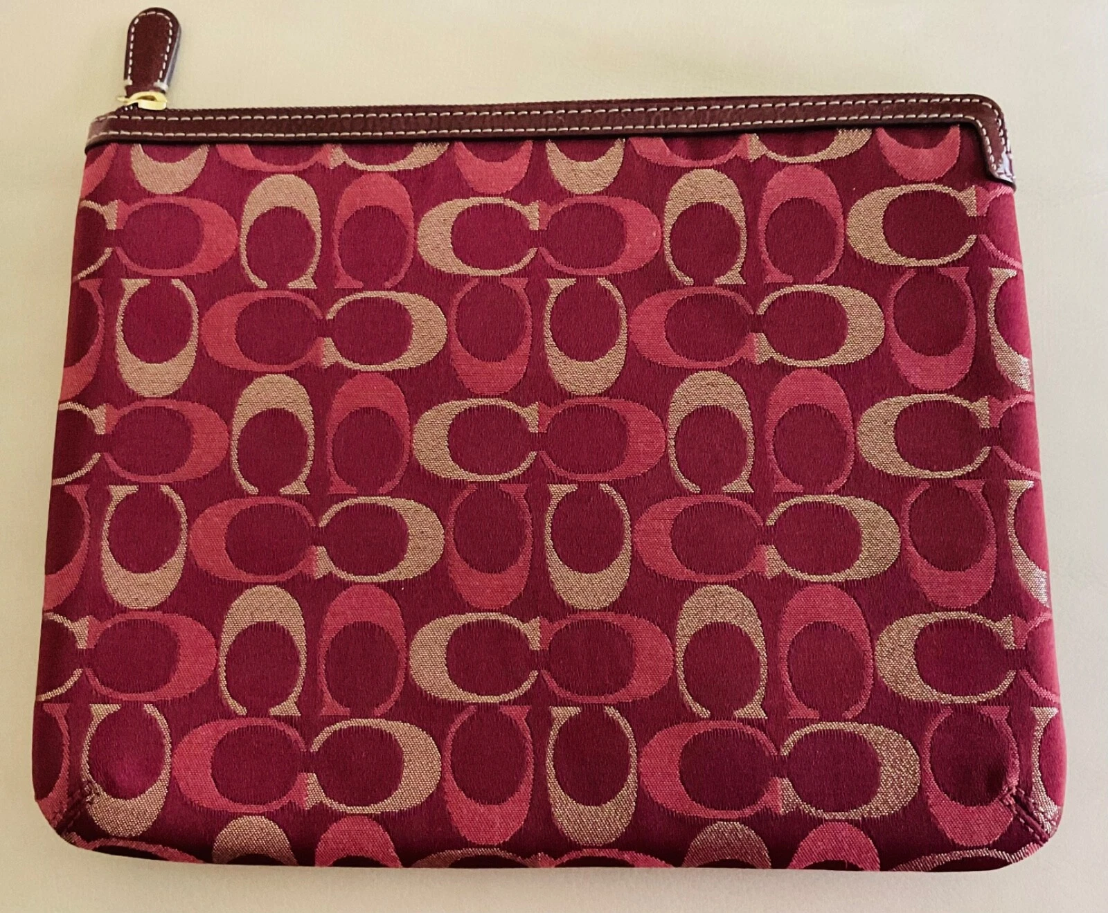 Custodia iPad tablet imbottita con logo firmato COACH bordeaux