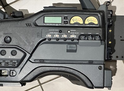 Sony EVW-300 Color Video Camera Hi8 Cassette Recorder Canon 7.5