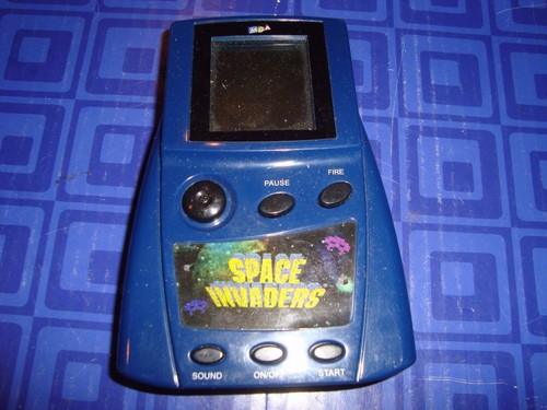  Space Invaders Electronic Handheld Travel Game MGA getestet - Bild 1 von 2
