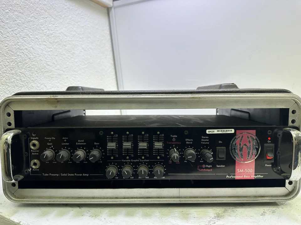 Amplificador de bajos profesional SWR SM-500 en estuche de vuelo Roadcase Foto 4 de 4