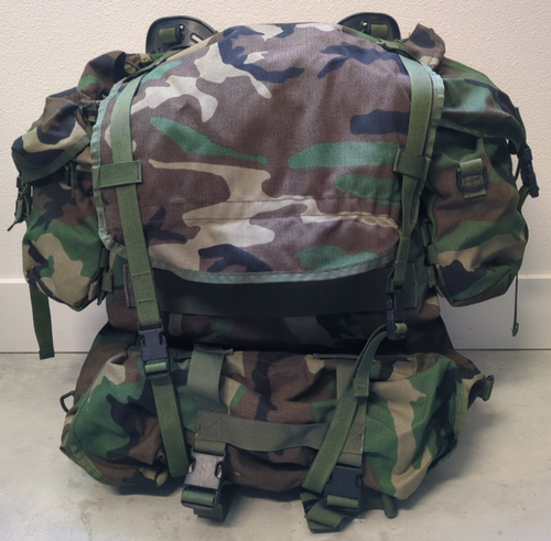 Complete US Military MOLLE II Pack Frame Sustainment Pchs Rucksack Woodland Camo