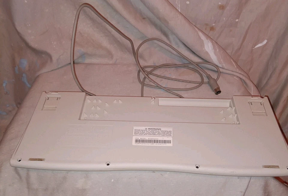 Vintage Mitsumi Keyboard KPQ-E99ZC-13 - Image 4 of 4