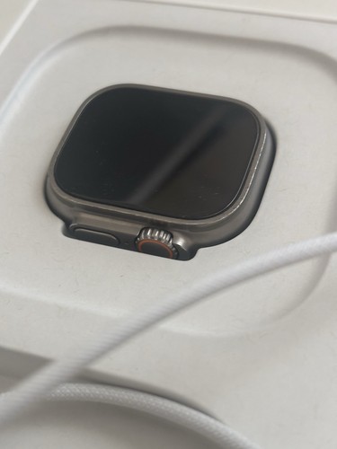 Apple Watch Ultra Fully Functional But Scratched - Photo 5 sur 8