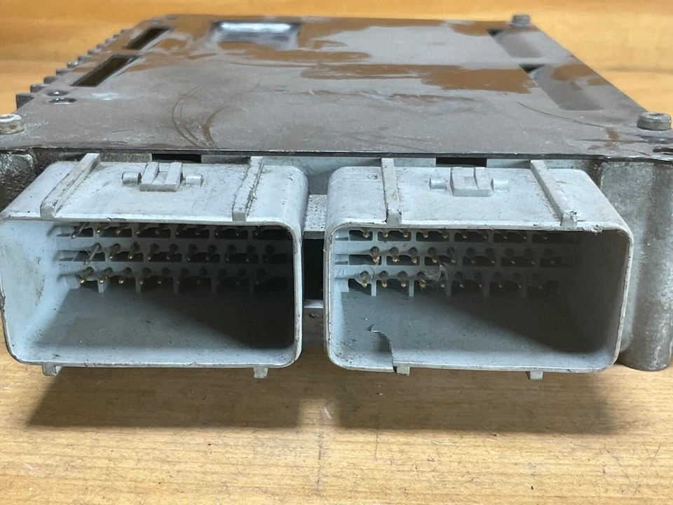 Chrysler Voyager 1999 módulo informático motor 3,3 L ECM PCM 04727245AD Foto 3 de 4